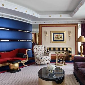 Club One-Bedroom Beach Suite